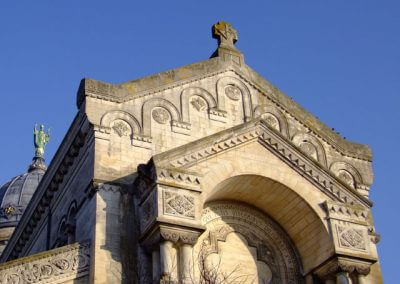 Façade de la basilique Saint Martin de Tours